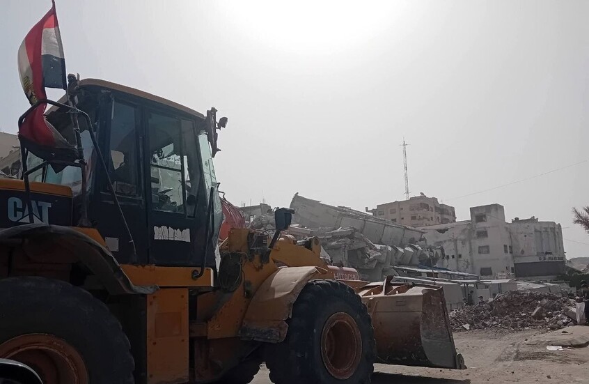 مهمة مصرية كبرى في غزة.. طواقم الإغاثة تواصل إزالة الركام وفتح الشوارع