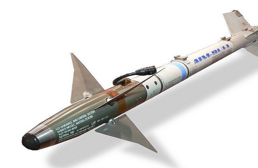 الولايات المتحدة.. سلاحا البحر والجو يطوران نسخة مصغرة من صاروخ AIM-9 Sidewinder  للمسيّرات