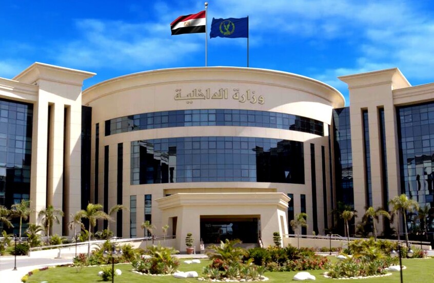 مصر تطالب جميع الأجانب على أراضيها بالتوجه لإدارة الجوازات والهجرة بشكل عاجل