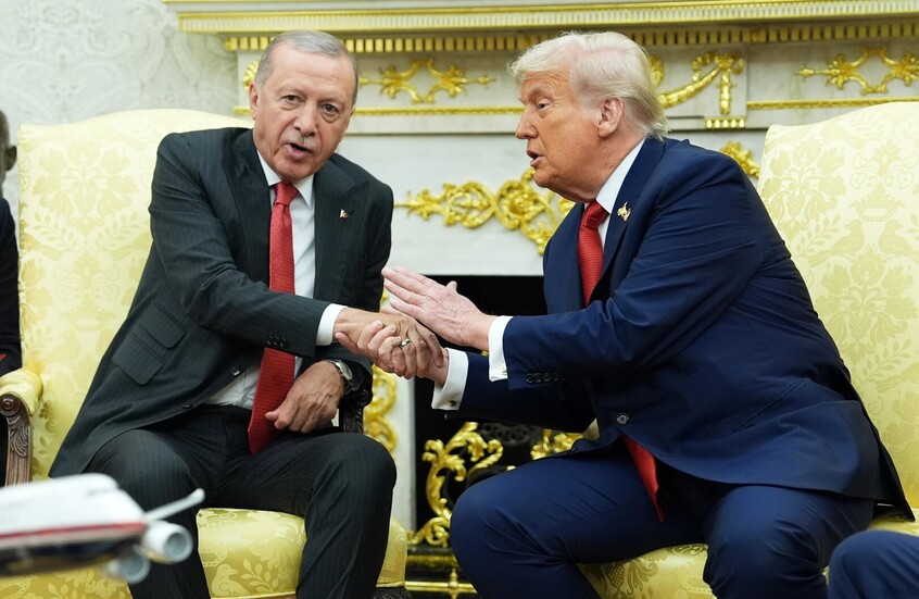 أردوغان خلال مكالمة مع ترامب: قرار تمديد وقف إطلاق النار في النزاع الدائر في المنطقة تطور إيجابي