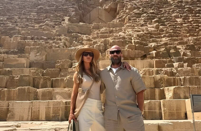 النجم العالمي جيسون ستاثام يزور الأهرامات