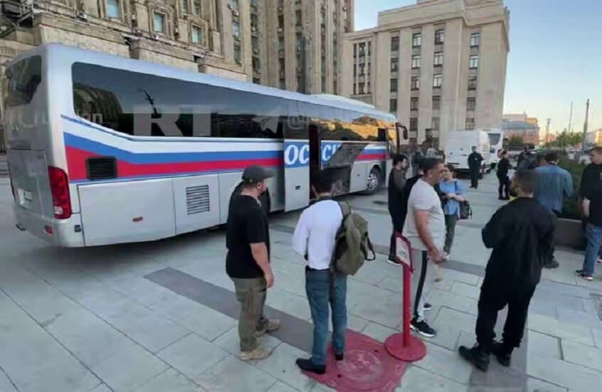 صحفيون أجانب يزورون موقع الهجوم الأوكراني الأخير بجمهورية لوغانسك الروسية (فيديو)
