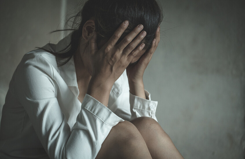 "أجبرها على ممارسة الجنس مع زملائه وآخرين".. تفاصيل صادمة وراء حكم السجن بحق مصرفي فرنسي