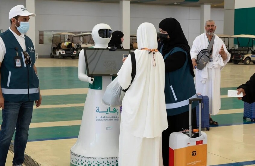 السعودية تطلق "روبوت وقاية" الذكي لتوعية الحجاج وتقديم الإرشادات الصحية بـ97 لغة