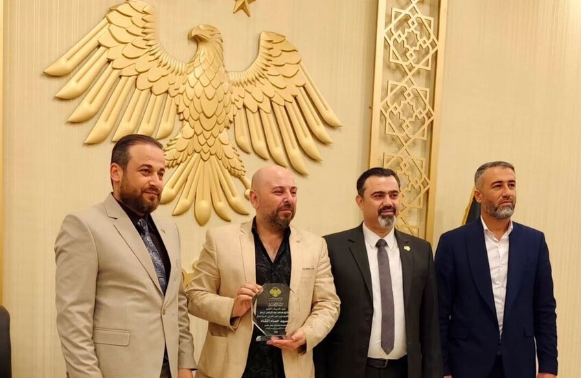 تكريم الفنان حسام الشاه بعد النجاح اللافت لعرض "لغة الضاد" على مسرح الأوبرا بدمشق