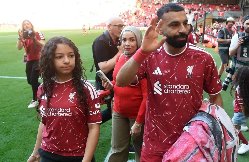 بالفيديو..  أطفال ليفربول يودعون محمد صلاح بطريقتهم الخاصة بعد مغادرة "الأنفيلد"