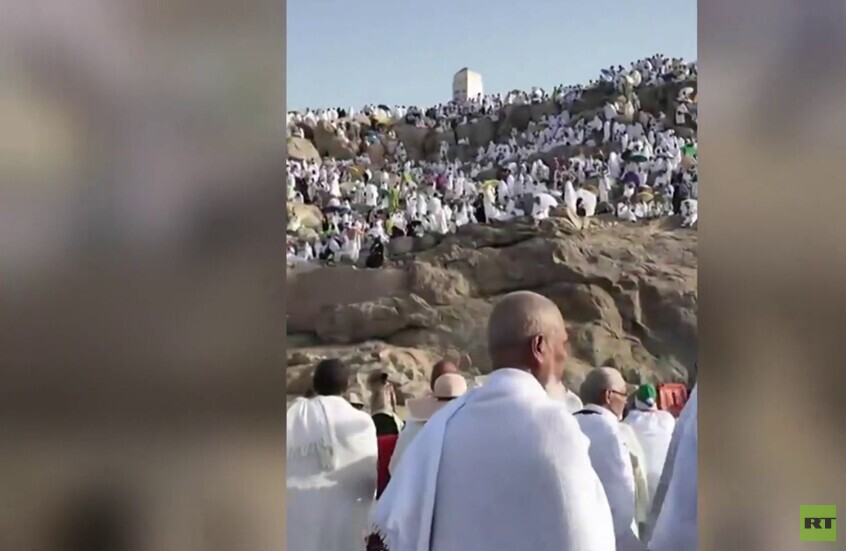 مشاهد لتوافد الحجاج إلى مسجد نمرة يوم عرفة