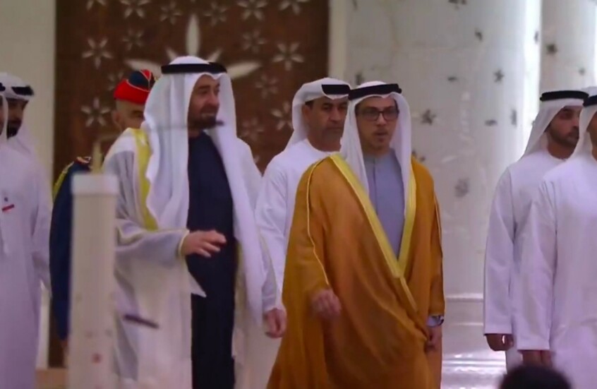 رئيس الإمارات يؤدي صلاة عيد الأضحى في جامع الشيخ زايد الكبير(فيديو)
