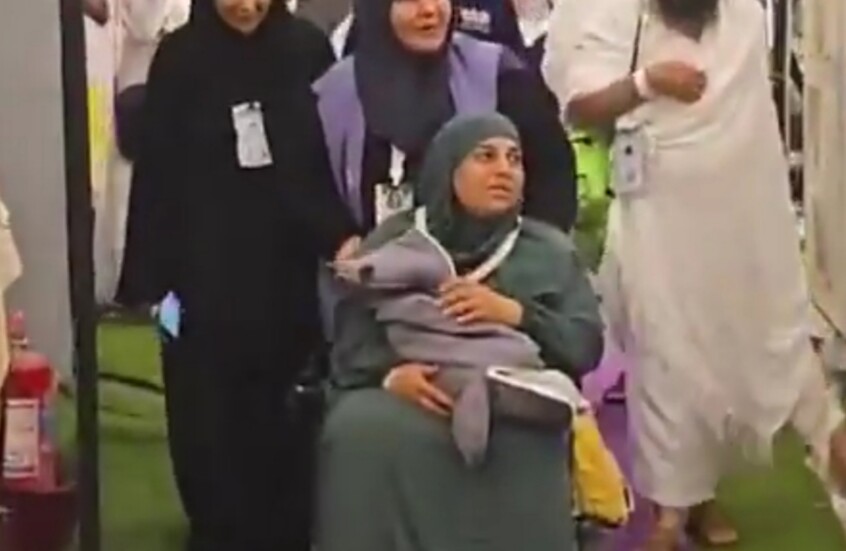 حاجّة تضع حملها.. مقطع فيديو يثير الجدل حول أداء الفريضة في مراحل الحمل المتأخرة