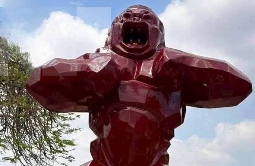 مصر.. غوريلا حمراء تثير جدلا خلال العيد والحكومة تتدخل