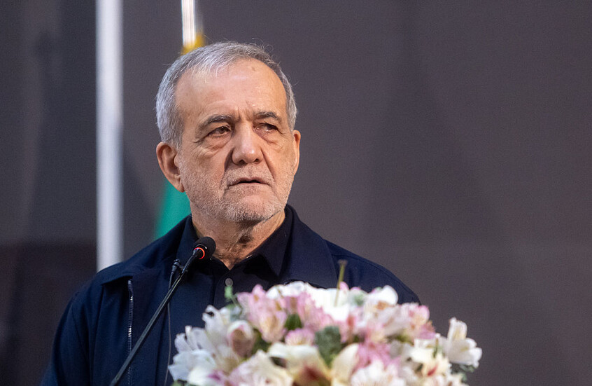 الرئيس الإيراني يأمر بتطوير ممرات تجارية بديلة لمواجهة القيود على المنافذ الجنوبية
