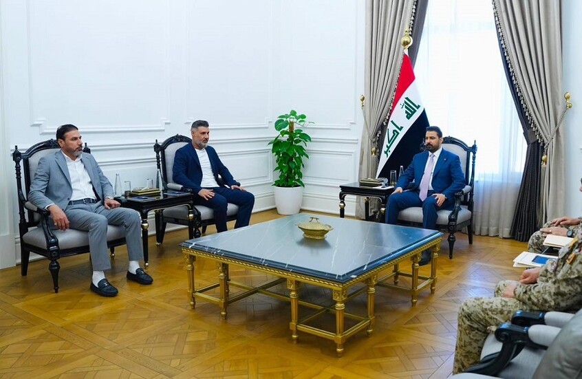 رئيس الوزراء العراقي يبحث مع وفد من التيار الوطني الشيعي مبادرة مقتدى الصدر