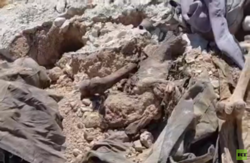 سوريا.. سيول الأمطار تكشف مقبرة جماعية قرب مدينة قارة بريف دمشق (فيديو)