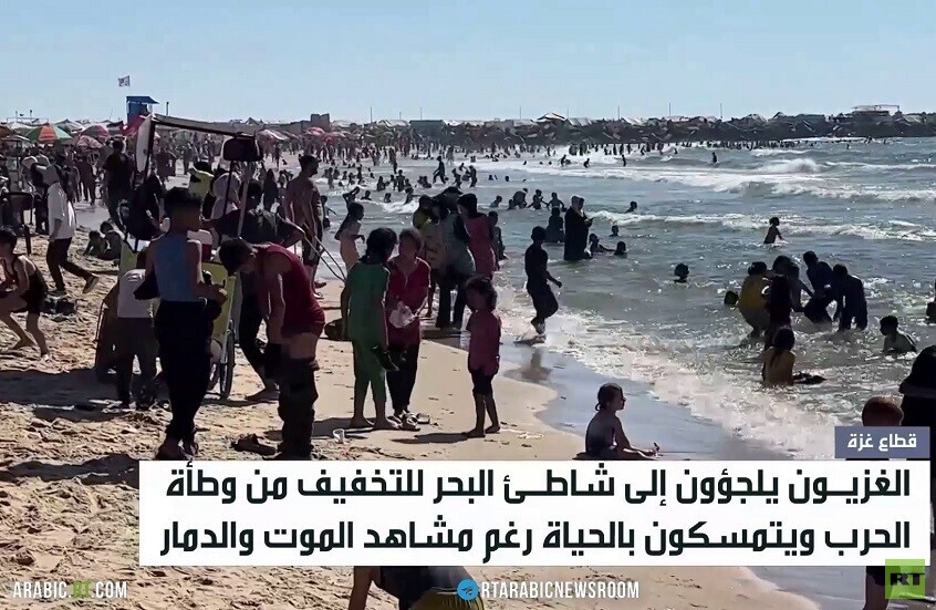 شاطئ غزة.. ملاذ مؤقت للهرب من الدمار