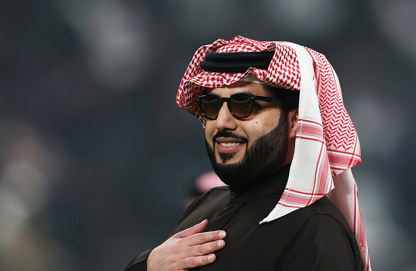 دعم مفاجئ من تركي آل الشيخ لملحن مصري شهير