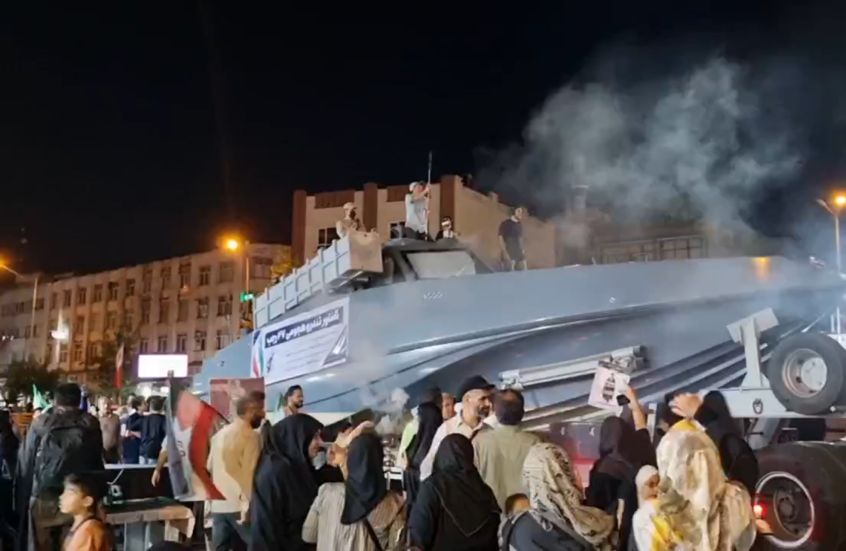 "27 رجب".. الحرس الثوري الإيراني يكشف عن زورق هجومي سريع جديد مزود بصواريخ كروز بحرية (فيديو)