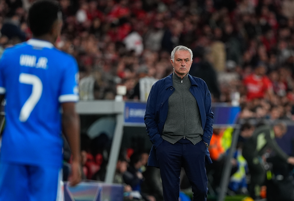 مورينيو ينهي الجدل رسميا حول تفاوضه مع ريال مدريد