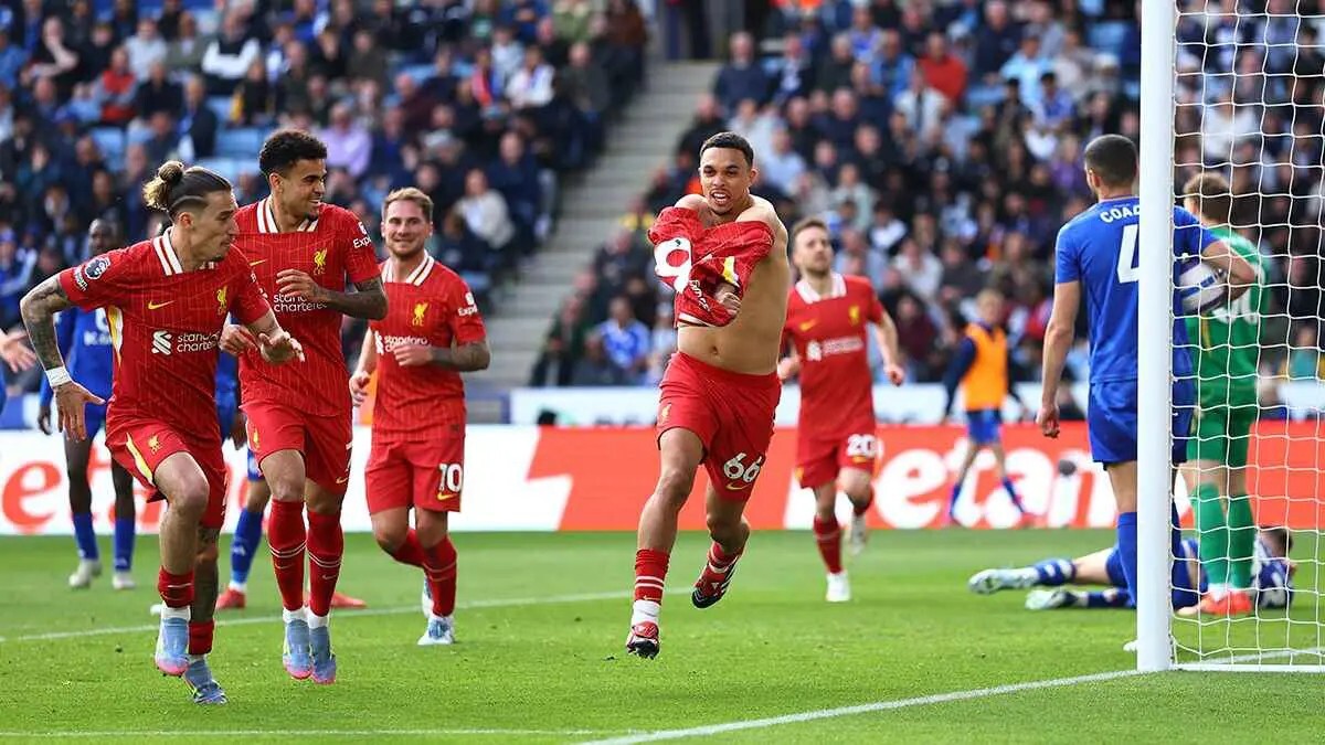"بكيت مع والدته".. من هو اللاعب الوحيد الذي بكى محمد صلاح عند رحيله؟ (فيديو)
