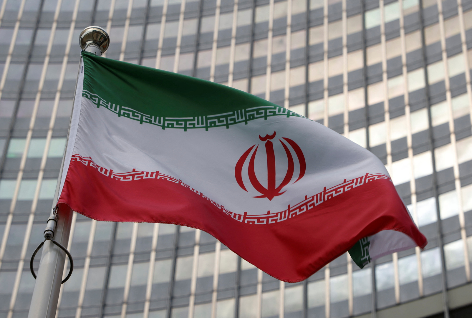 بيان عربي حاد يدين استهداف إيران ناقلة إماراتية لشركة "أدنوك"