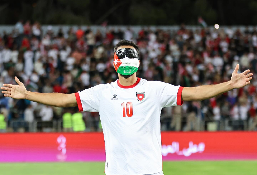 الأردني موسى التعمري يرد على تصريح "مستفز" لمدرب جزائري بشأن مواجهة كأس العالم 2026