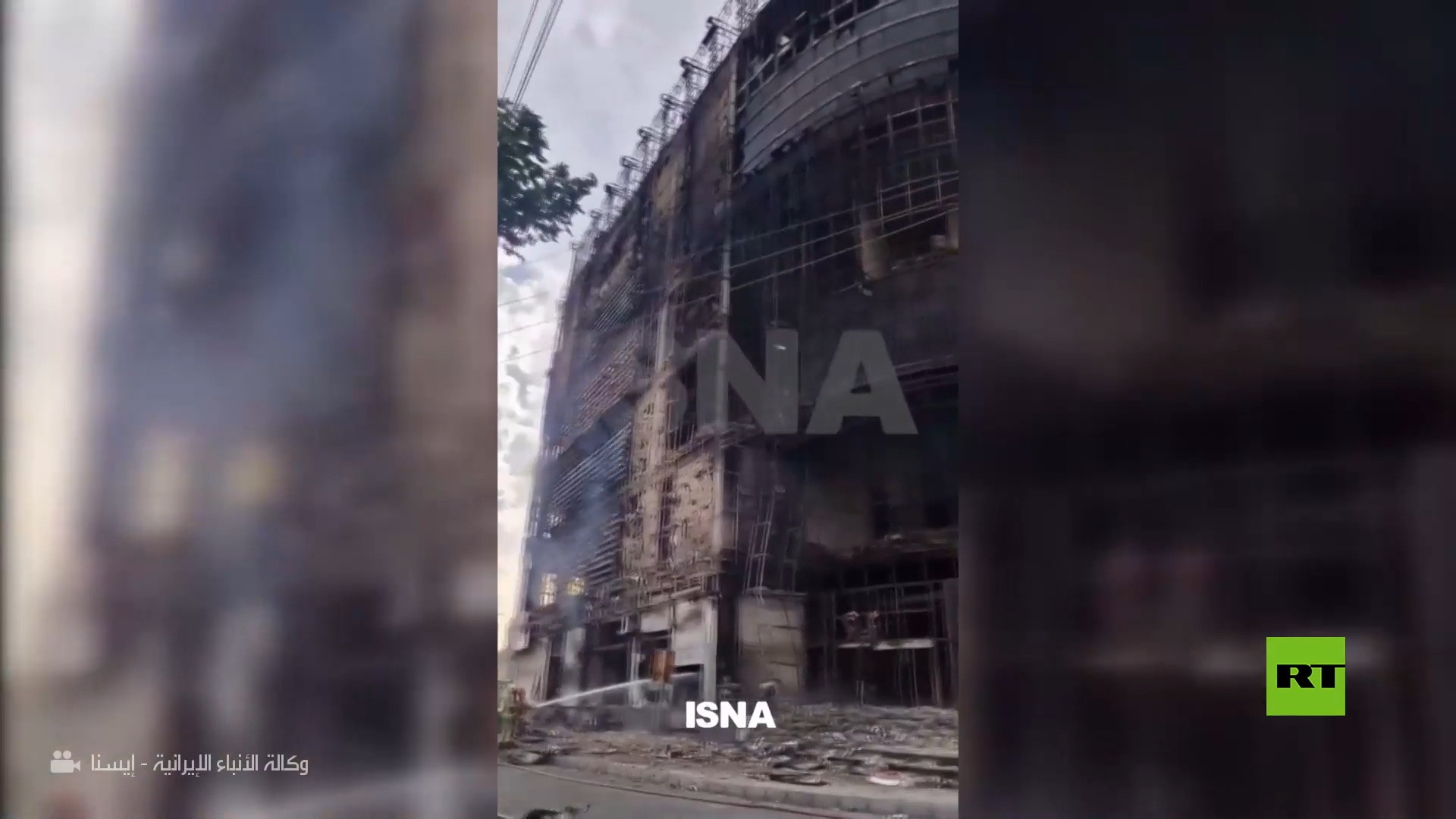 حريق هائل يلتهم مجمعا تجاريا في مدينة أنديشه الإيرانية