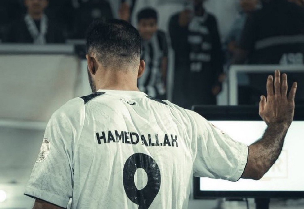 راتبه أعلى من ترامب.. إعلامي سعودي يشن هجوما على المغربي حمد الله (فيديو)
