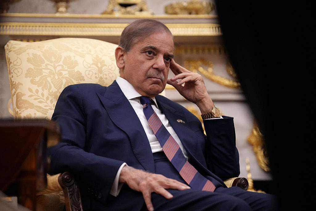 رئيس الوزراء الباكستاني: نثمن شجاعة ترامب في تعليق "مشروع الحرية" وندعم الحل السلمي