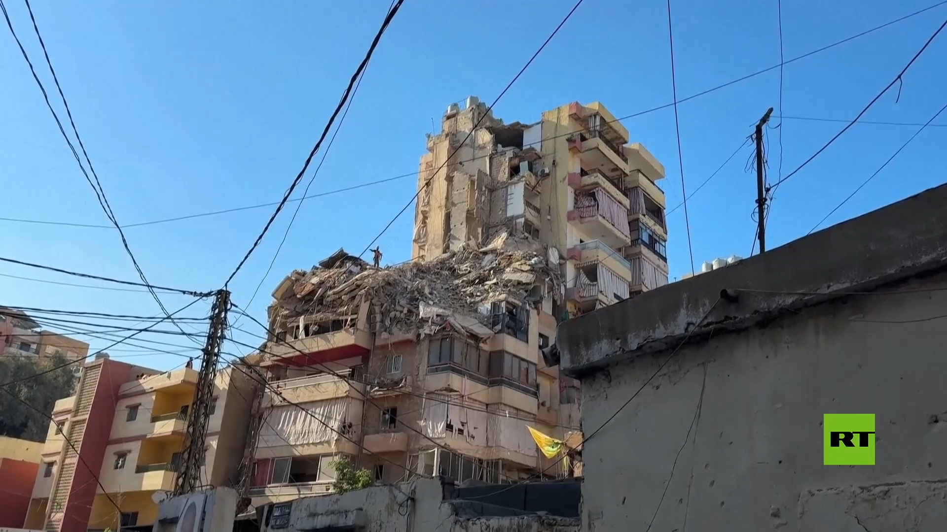 مشاهد لشقة سكنية مدمرة في حارة حريك بالضاحية الجنوبية لبيروت بعد غارة إسرائيلية
