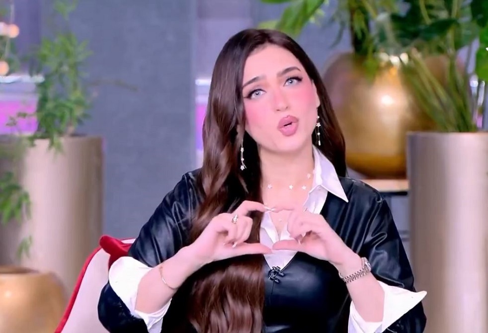 هو مثل القرد لا يقع .. ياسمين عز تثير غضب جمهور الزمالك مجددا (فيديو)
