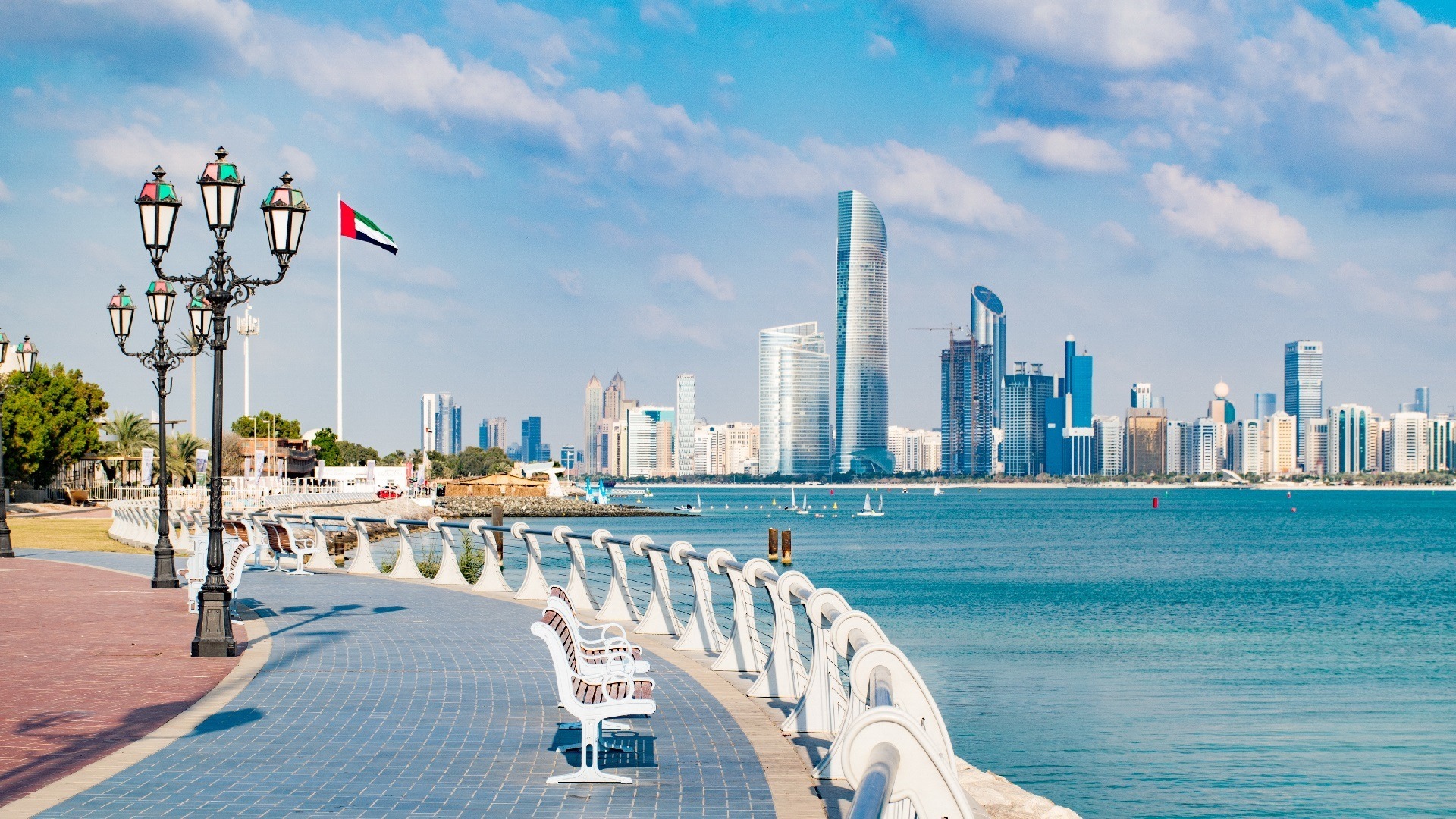 الدفاعات الجوية الإماراتية تتصدى لطائرتين مسيرتين قادمتين من إيران