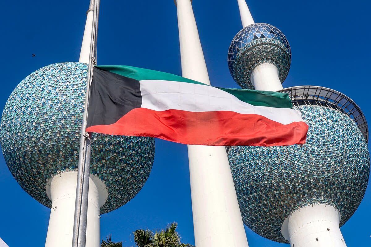الدفاع الكويتية تعلن رصد مسيرات معادية في أجواء البلاد وتؤكد التعامل معها فورا