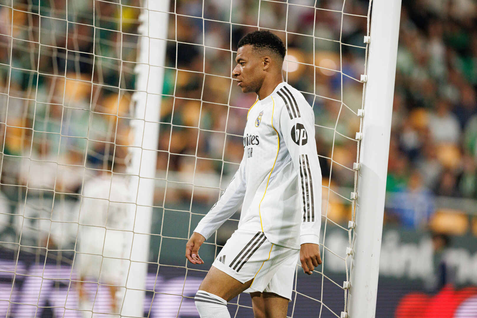 ما الذي يحدث مع مبابي في ريال مدريد بعد أحداث الكلاسيكو؟ تقارير تكشف تفاصيل مثيرة