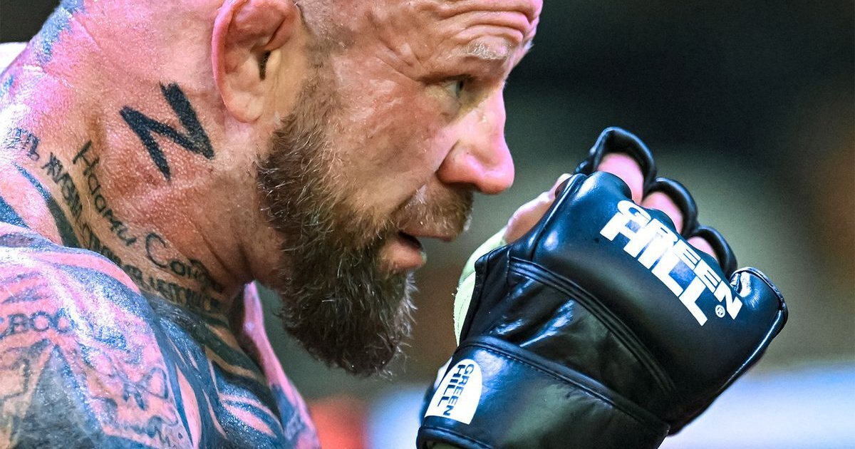 أسطورة MMA جيف مونسون يستهدف مواجهة إيميليانينكو