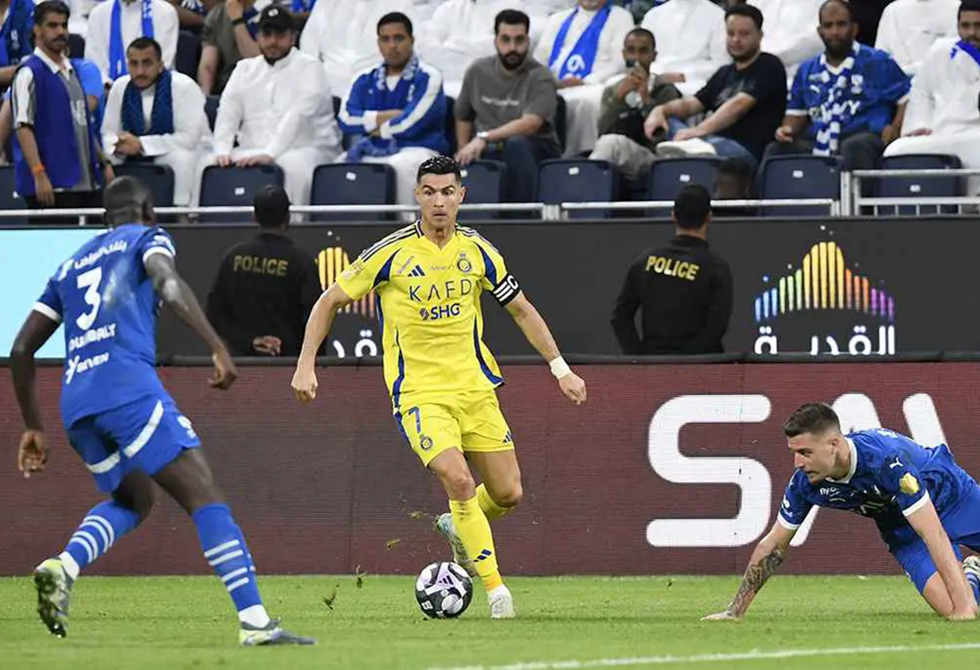 ما السيناريوهات التي تحسم لقب الدوري السعودي في قمة النصر والهلال؟