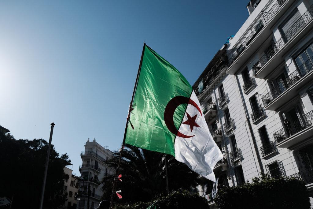 إصدار كتاب فرنسي جديد حول تاريخ العلاقات مع الجزائر يثير جدلا