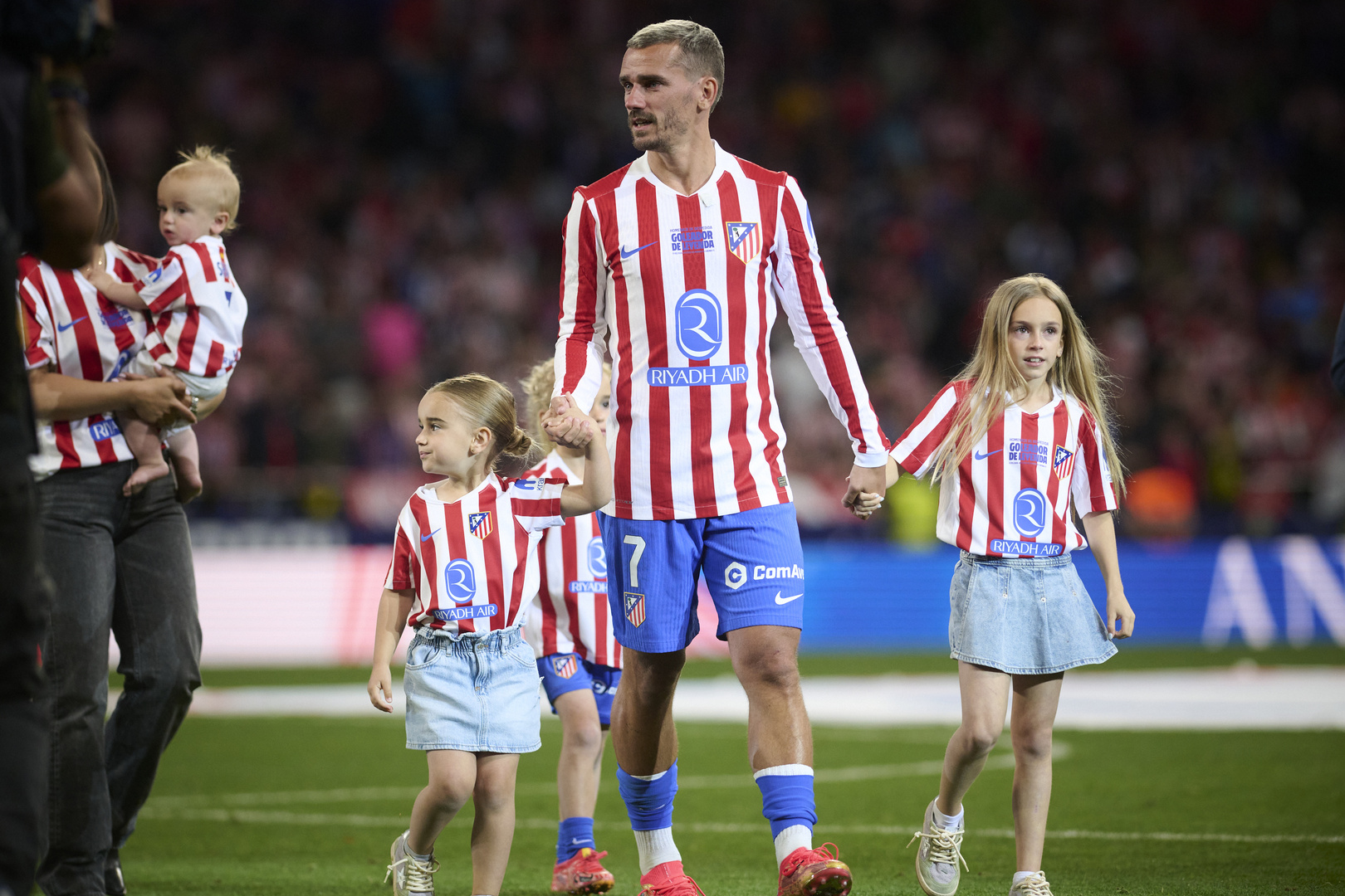 غريزمان يعتذر باكيا لجماهير أتلتيكو: الرحيل إلى برشلونة كان خطأ عمري