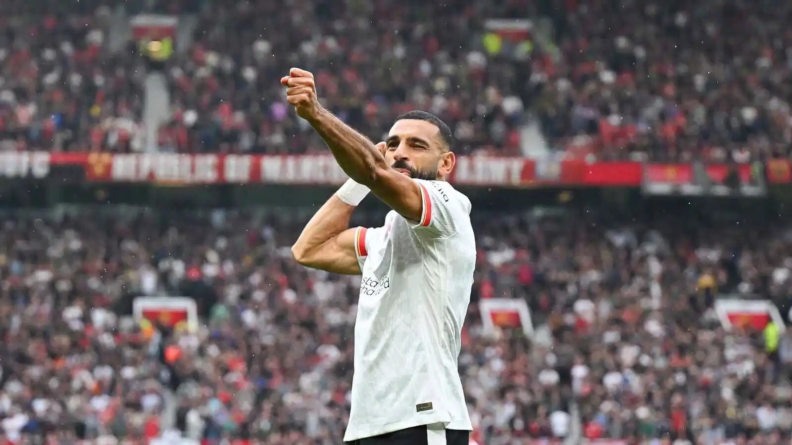 بصورة غامضة.. محمد صلاح يثير جدلا جديدا (صورة)