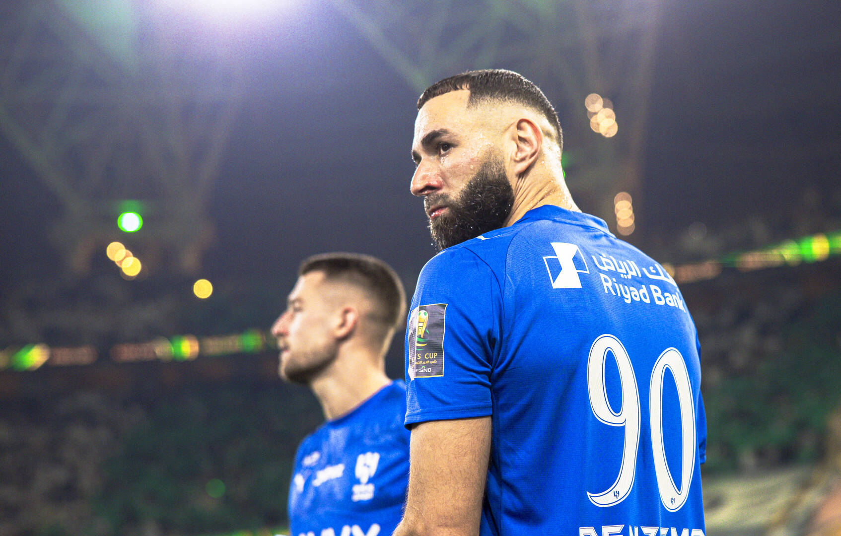 قرار مفاجئ يحرم الهلال من بنزيما في التتويج المحتمل