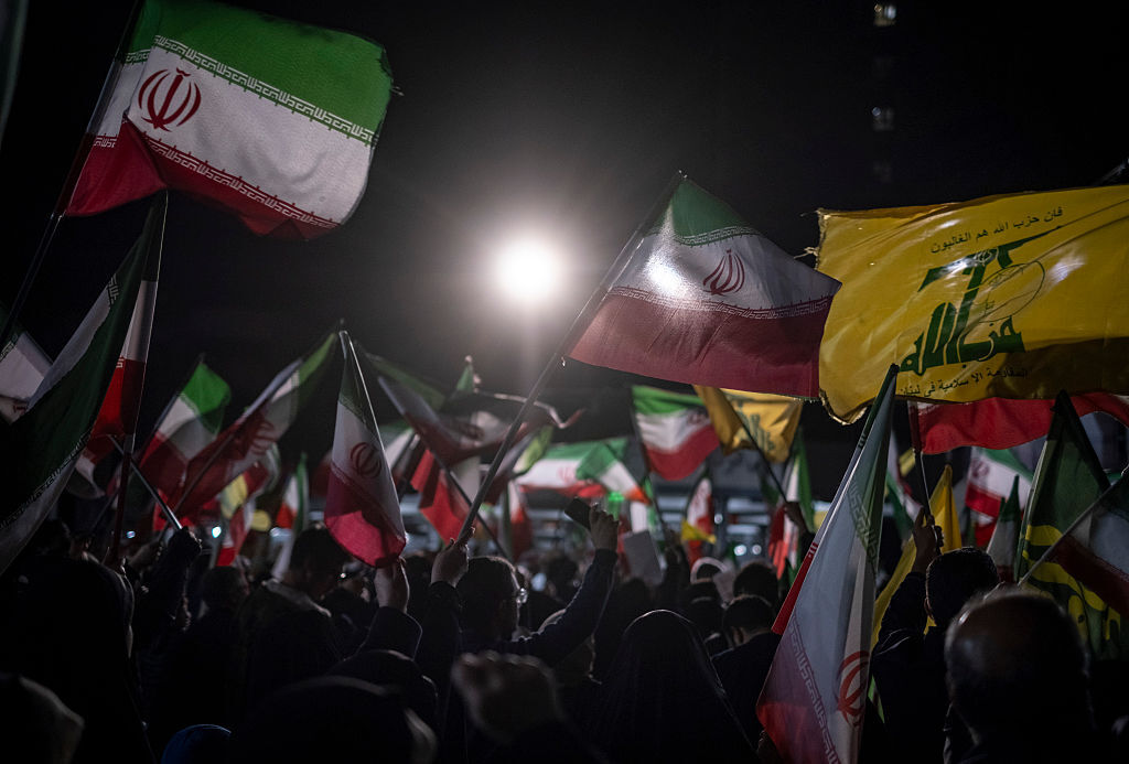 إيران تدين فرض أمريكا عقوبات على سفير طهران في بيروت ونواب بـ"حزب الله"