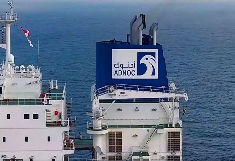 "بلومبرغ": سفن الإمارات تلجأ إلى "العبور المظلم" لمضيق هرمز (فيديو)