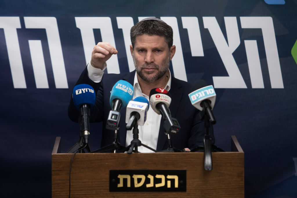 سموتريتش: ندمر 10 مبان في بيروت مقابل كل مسيرة لحزب الله وسننتقل لصور وصيدا والبقاع إذا نفدت المباني