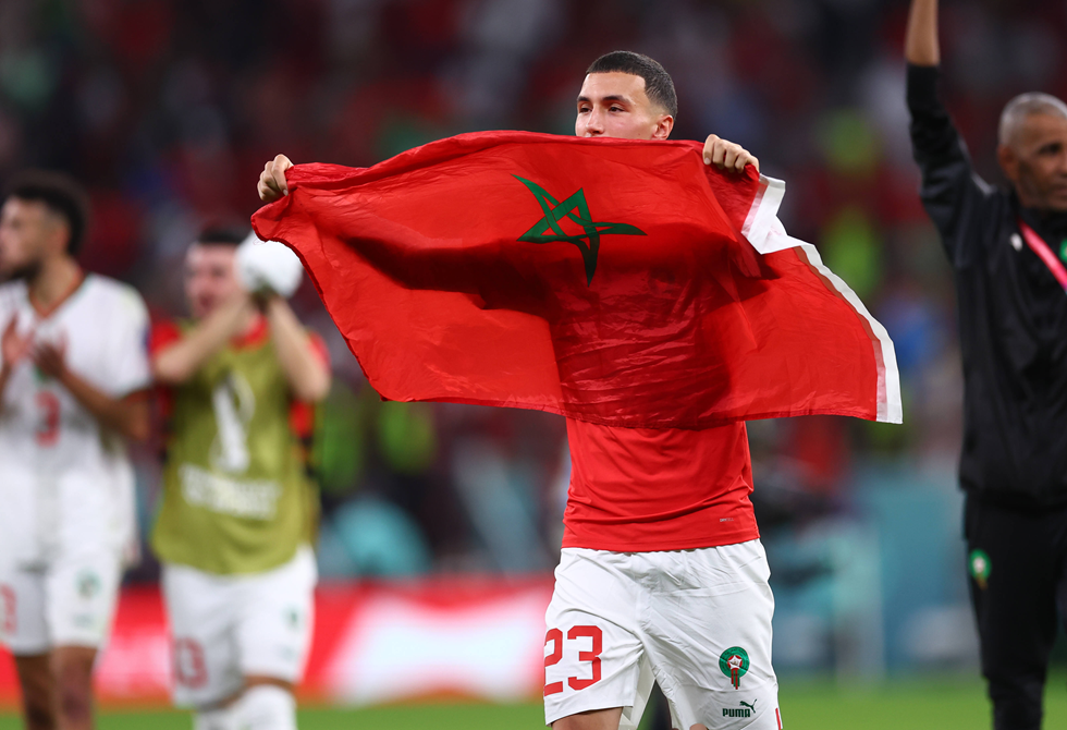 شتوتغارت يكافئ نجمه المغربي الخنوس قبل كأس العالم