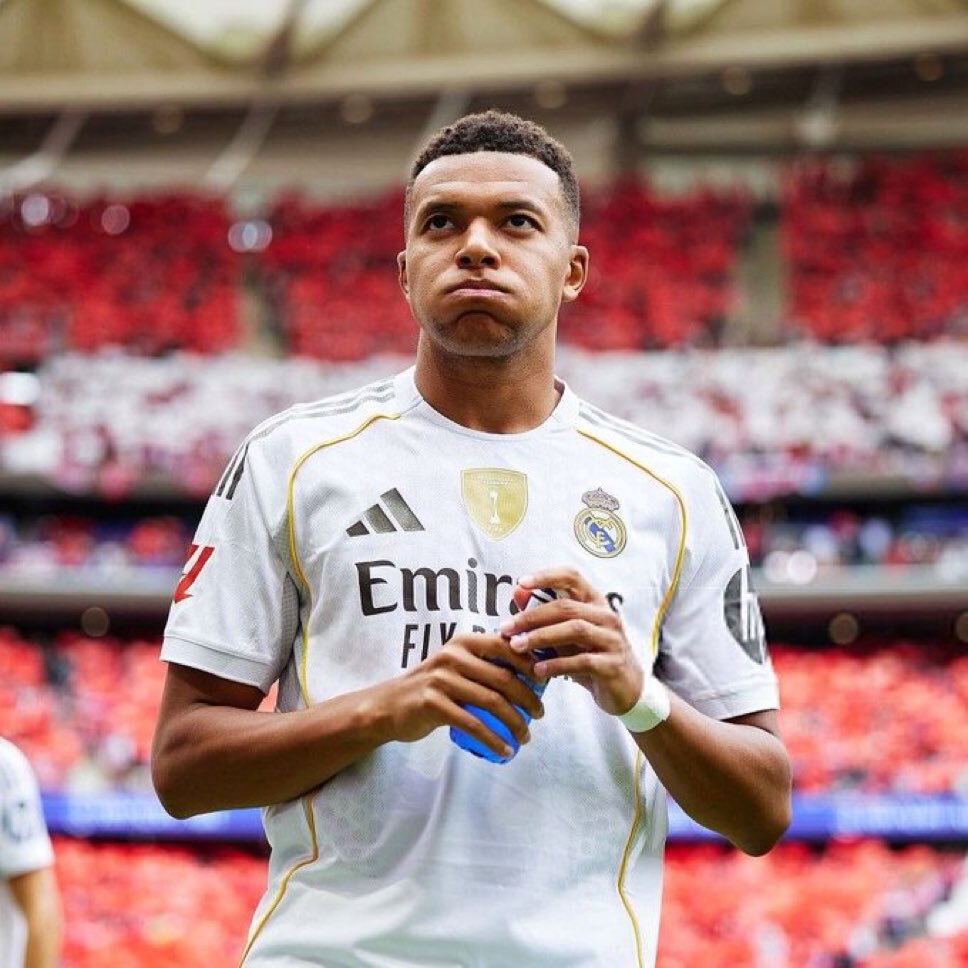 مبابي يتوج بجائزة جديدة مع ريال مدريد (صورة)