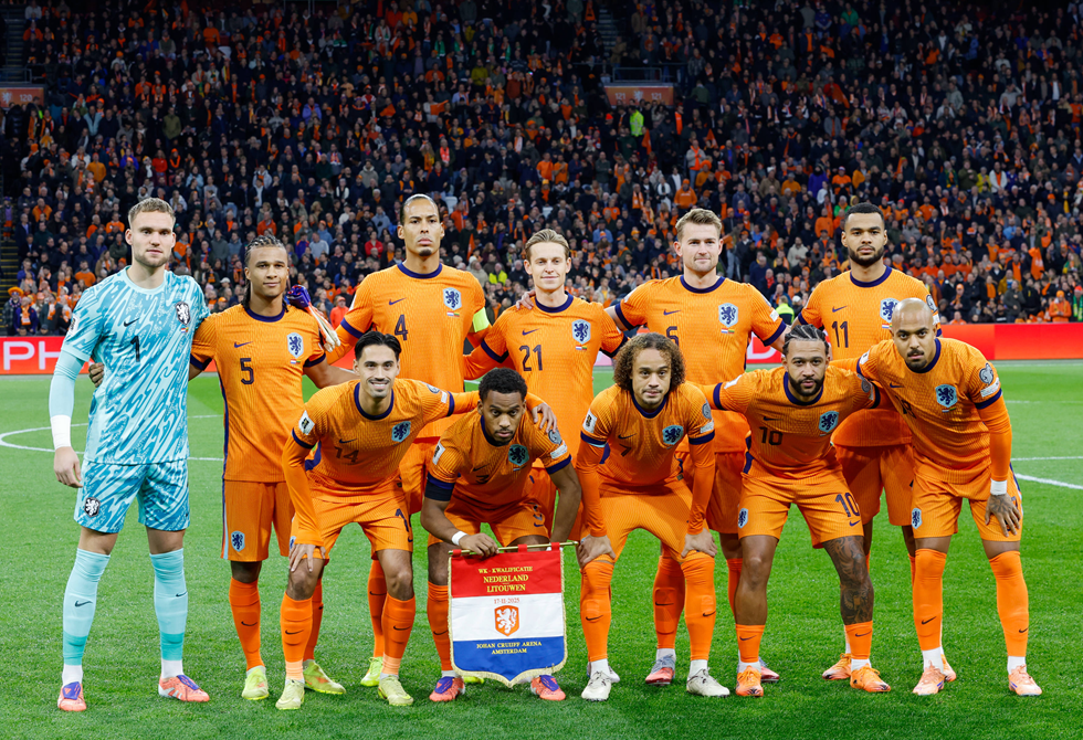 لاعبان فقط من الدوري المحلي واستبعاد فريمبونغ وتشافي سيمونز من تشكيلة هولندا لكأس العالم
