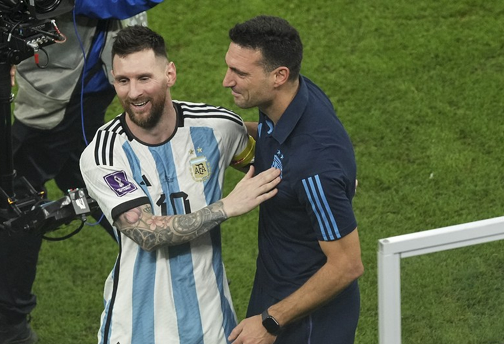 مدرب منتخب الأرجنتين يزف خبرا سارا لمشجعي ميسي قبل انطلاق كأس العالم