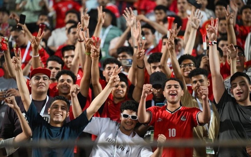بعد الخسارة في القاهرة.. لاعبو روسيا يشتكون من الجماهير المصرية