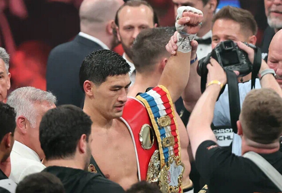 الروسي بيفول يهزم آيفرت ويحتفظ بأحزمة "WBA" و"IBF" في الوزن الثقيل الخفيف