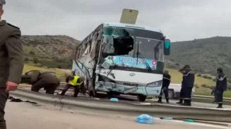 تونس: وفاة رضيع وإصابة 50 آخرين في انقلاب حافلة قادمة من الجزائر