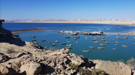هيئة بحرية: بلاغ عن اقتراب قاربين من سفينة شحن جنوب غرب المكلا في اليمن