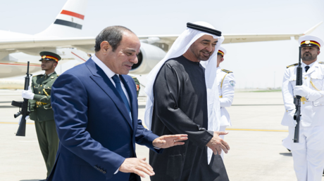 أول إعلان إماراتي رسمي عن تمركز قوات مصرية بأراضيها .. عاجل 